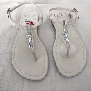 NWT  143 Girl sandals size 7.5 white with bling, Strapy, buckle closure.